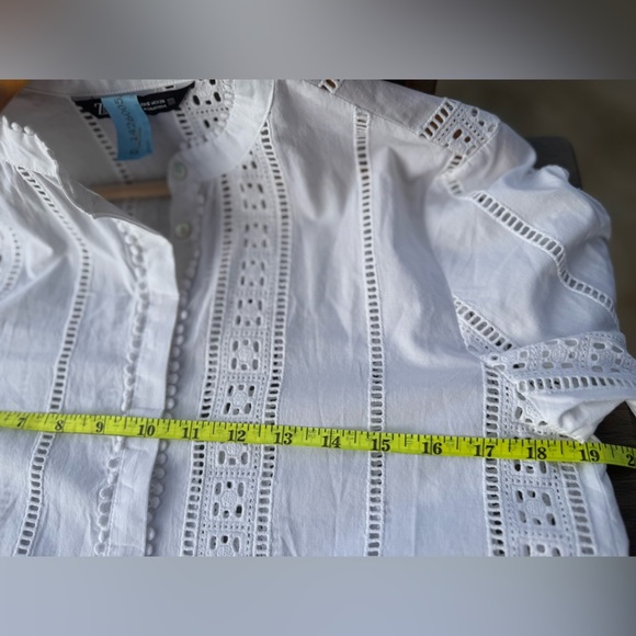 Zara White Eyelet Women's Top size Small - Picture 9 of 10